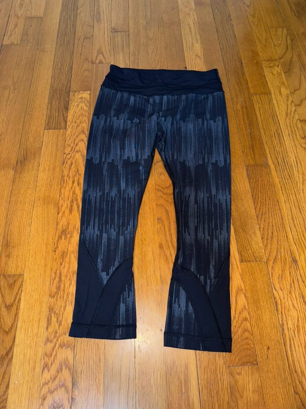 Lululemon Scratch Match Black Multi Inspire Crop II, 21" - Size 4